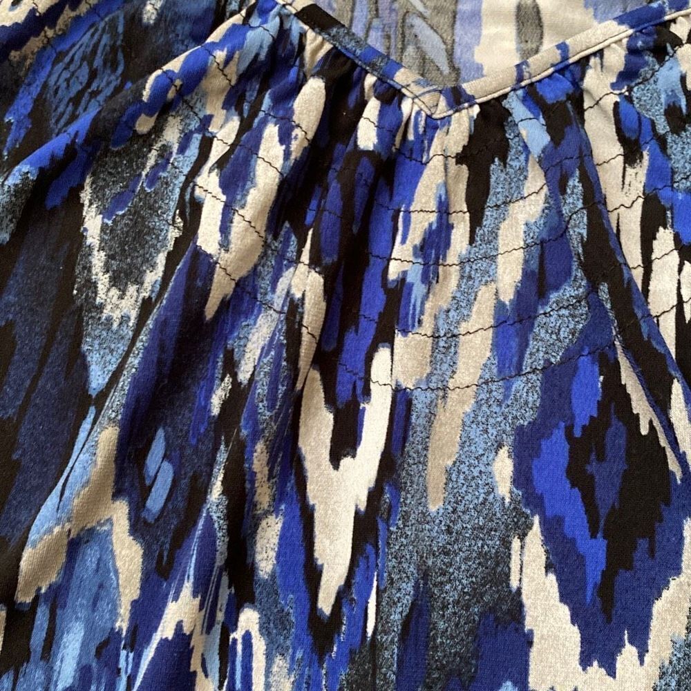 Women’s Chico’s Sleeveless Blue Print Top, Size 1 - Picture 2 of 4